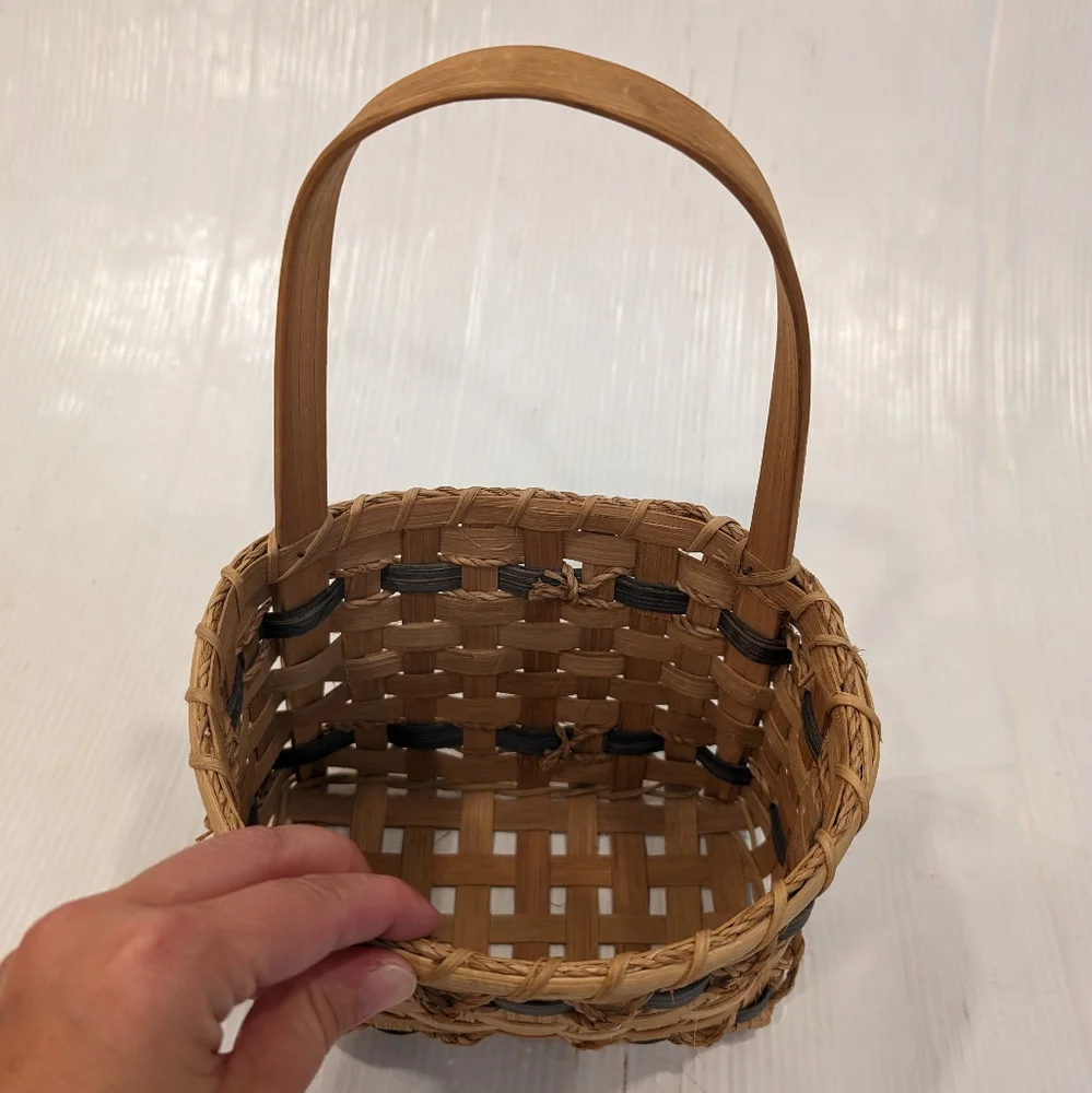 Woven Wicker basket wall hanging basket with handle